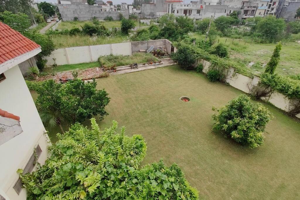Basti House - Boutique Homestay Лакнау Екстериор снимка