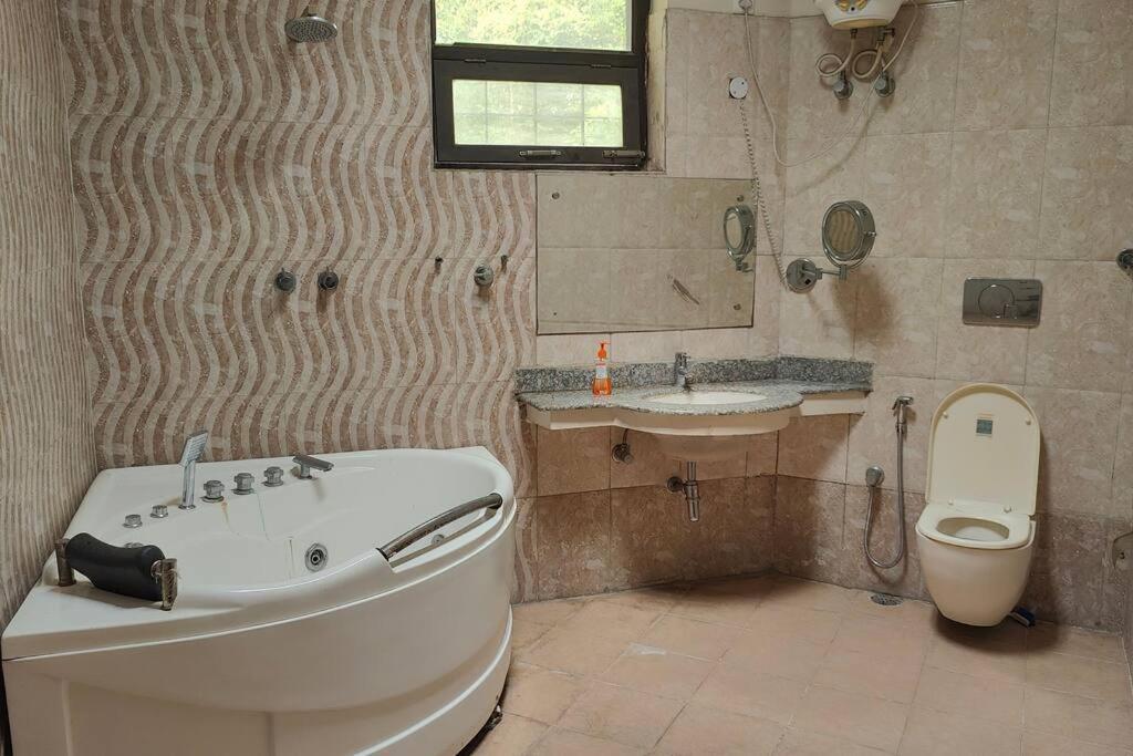 Basti House - Boutique Homestay Лакнау Екстериор снимка